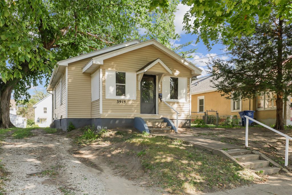 3915 3rd Street, Des Moines, IA 50313
