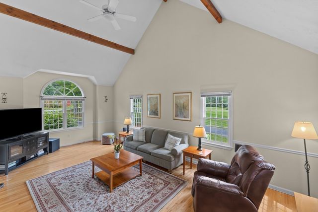 10 Shirley Street, Pepperell, MA 01463