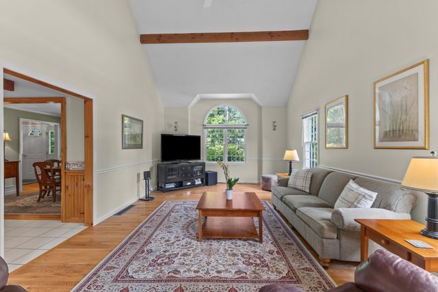 10 Shirley Street, Pepperell, MA 01463