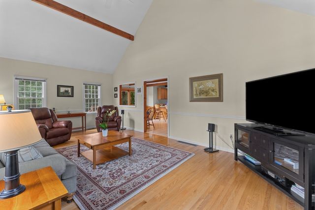 10 Shirley Street, Pepperell, MA 01463