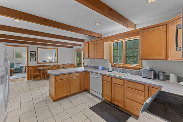 10 Shirley Street, Pepperell, MA 01463