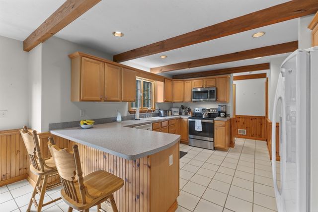 10 Shirley Street, Pepperell, MA 01463