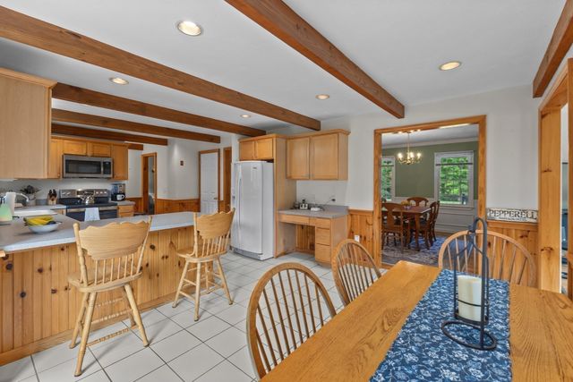 10 Shirley Street, Pepperell, MA 01463