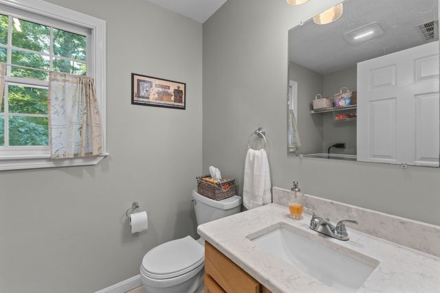 10 Shirley Street, Pepperell, MA 01463