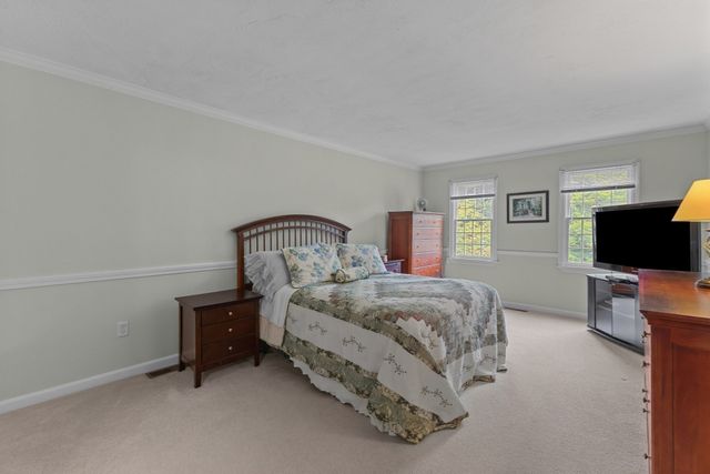 10 Shirley Street, Pepperell, MA 01463