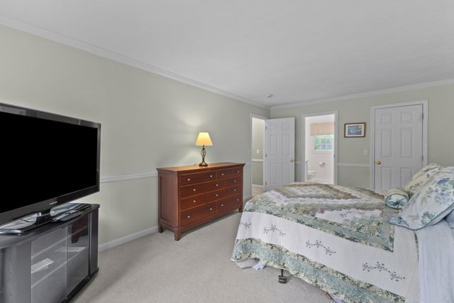 10 Shirley Street, Pepperell, MA 01463
