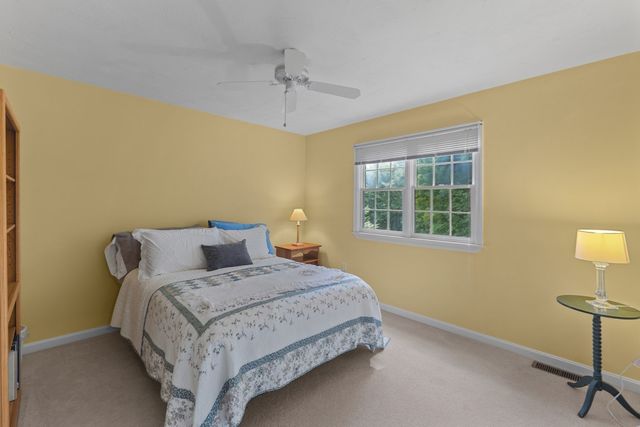 10 Shirley Street, Pepperell, MA 01463