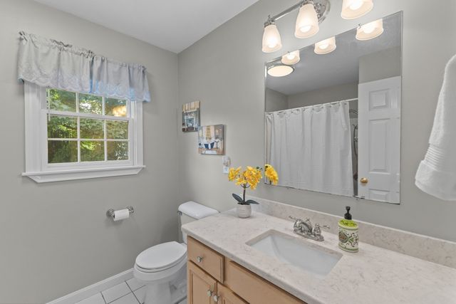 10 Shirley Street, Pepperell, MA 01463
