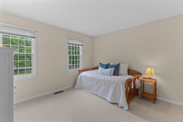 10 Shirley Street, Pepperell, MA 01463