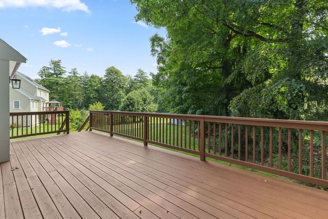 10 Shirley Street, Pepperell, MA 01463