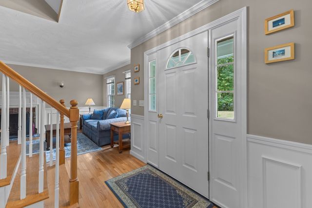 10 Shirley Street, Pepperell, MA 01463