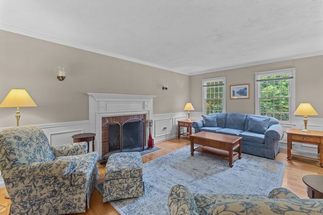 10 Shirley Street, Pepperell, MA 01463