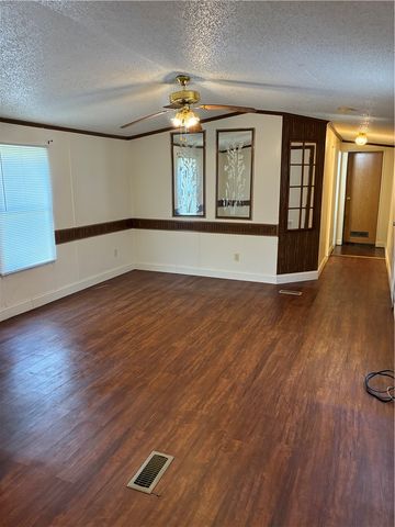 86 Latimer Ridge Road, Honea Path, SC 29654