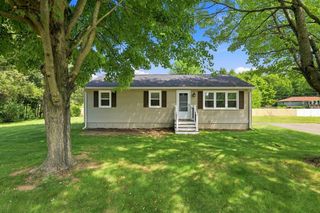 15 Peterson Cir, Agawam, MA 01030