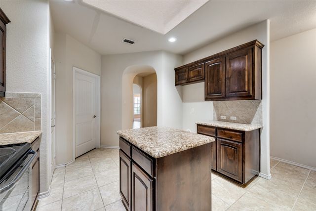 2305 Laurel Forest Drive, Fort Worth, TX 76177