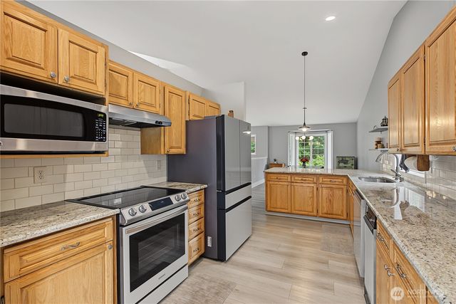 521 208th Avenue E, Bonney Lake, WA 98391