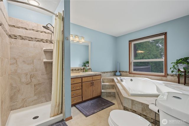 521 208th Avenue E, Bonney Lake, WA 98391