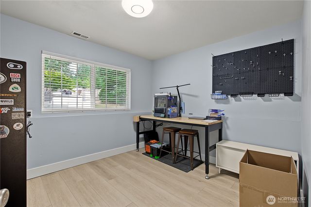 521 208th Avenue E, Bonney Lake, WA 98391