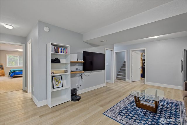 521 208th Avenue E, Bonney Lake, WA 98391