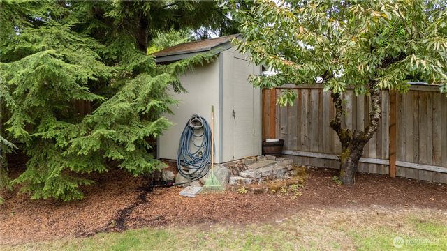 521 208th Avenue E, Bonney Lake, WA 98391