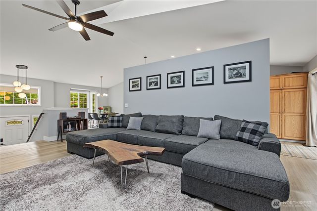 521 208th Avenue E, Bonney Lake, WA 98391