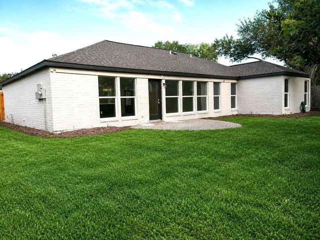 1722 Cherry Bend Drive, Houston, TX 77077