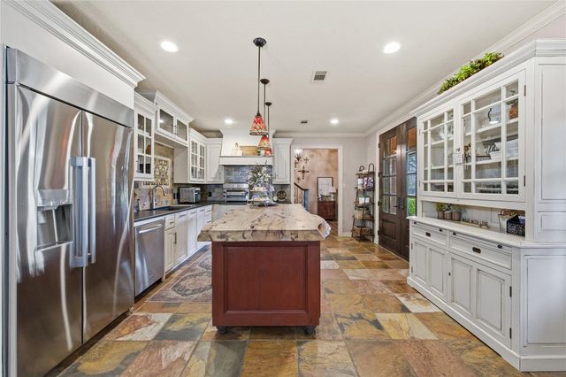 1395 Ford Avenue, Dayton, TX 77535