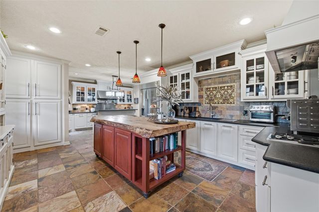 1395 Ford Avenue, Dayton, TX 77535