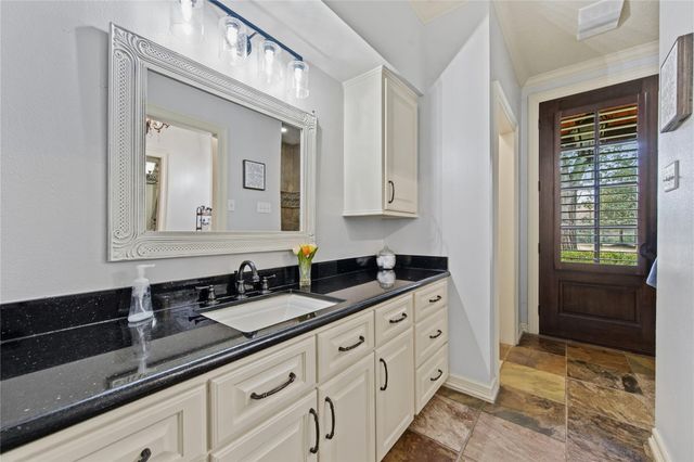 1395 Ford Avenue, Dayton, TX 77535