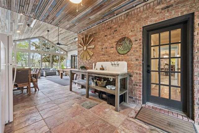 1395 Ford Avenue, Dayton, TX 77535