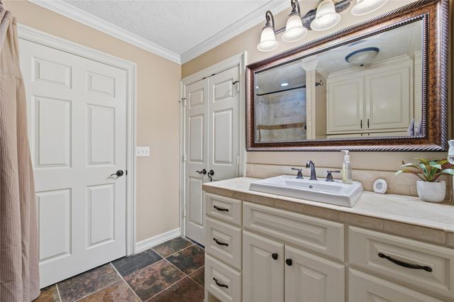 1395 Ford Avenue, Dayton, TX 77535