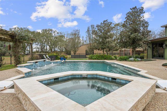 1395 Ford Avenue, Dayton, TX 77535