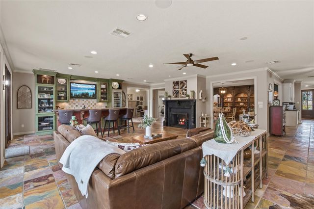 1395 Ford Avenue, Dayton, TX 77535