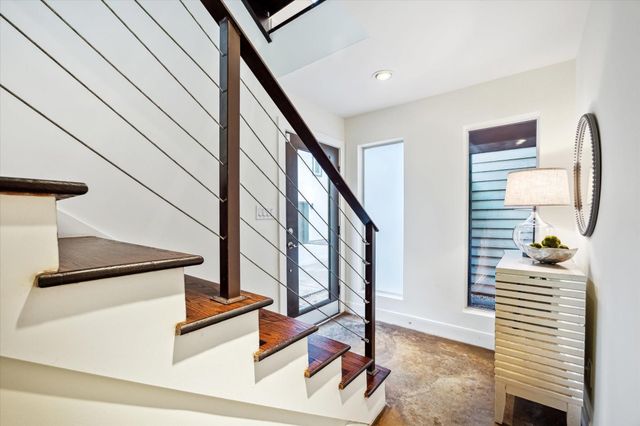 1821 W Main Street E, Houston, TX 77098