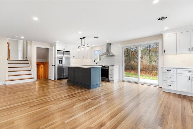 9 Woodside Ln, Burlington, MA 01803