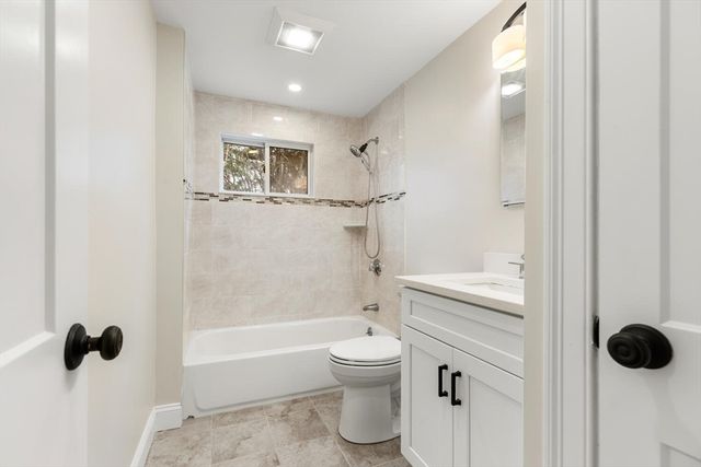 9 Woodside Ln, Burlington, MA 01803