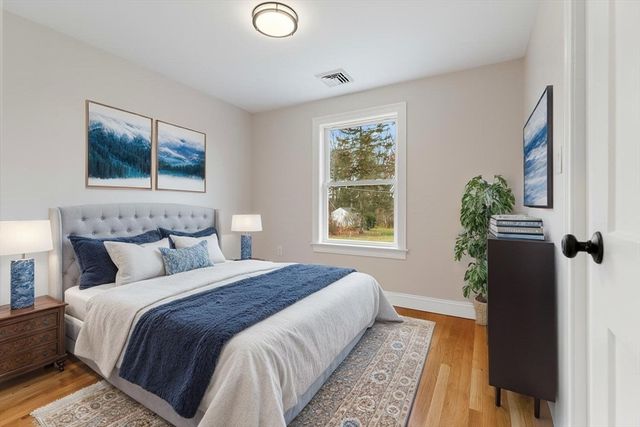 9 Woodside Ln, Burlington, MA 01803