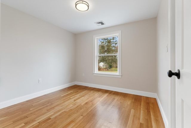 9 Woodside Ln, Burlington, MA 01803