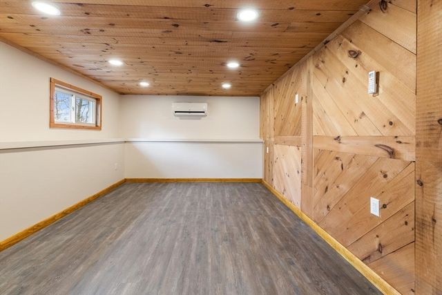 9 Woodside Ln, Burlington, MA 01803