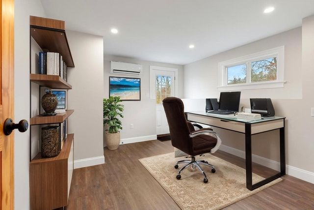 9 Woodside Ln, Burlington, MA 01803