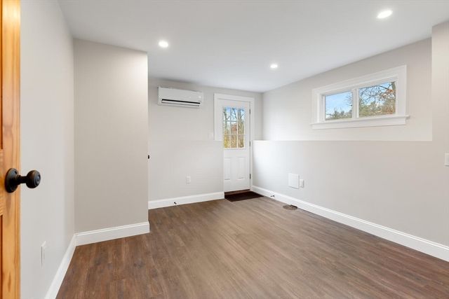 9 Woodside Ln, Burlington, MA 01803