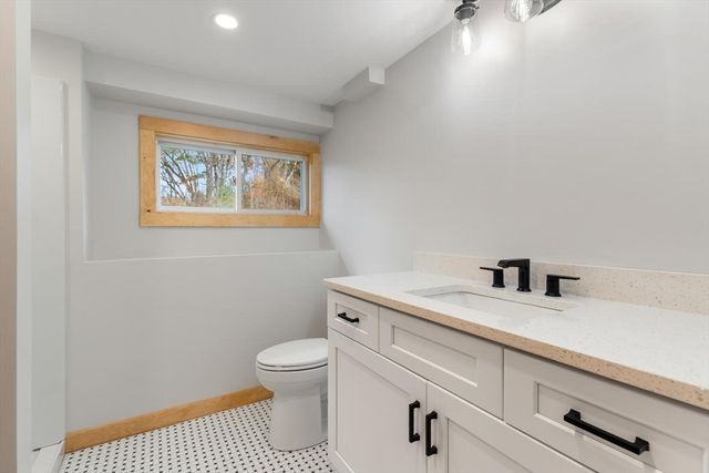 9 Woodside Ln, Burlington, MA 01803