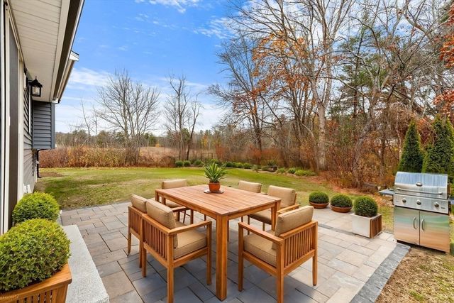 9 Woodside Ln, Burlington, MA 01803