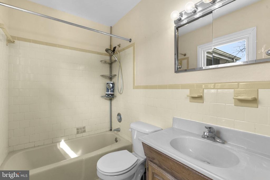 Image 11 of property listing at 278 VALERIE LN, Lusby, MD 20657