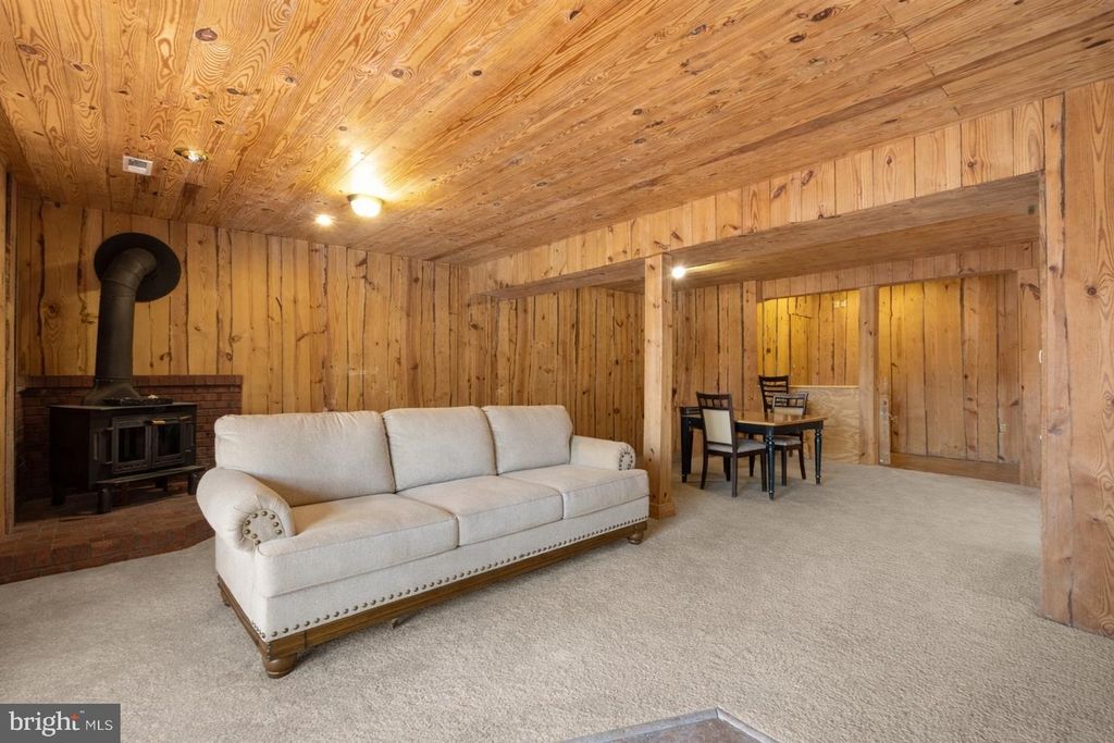 Image 18 of property listing at 278 VALERIE LN, Lusby, MD 20657