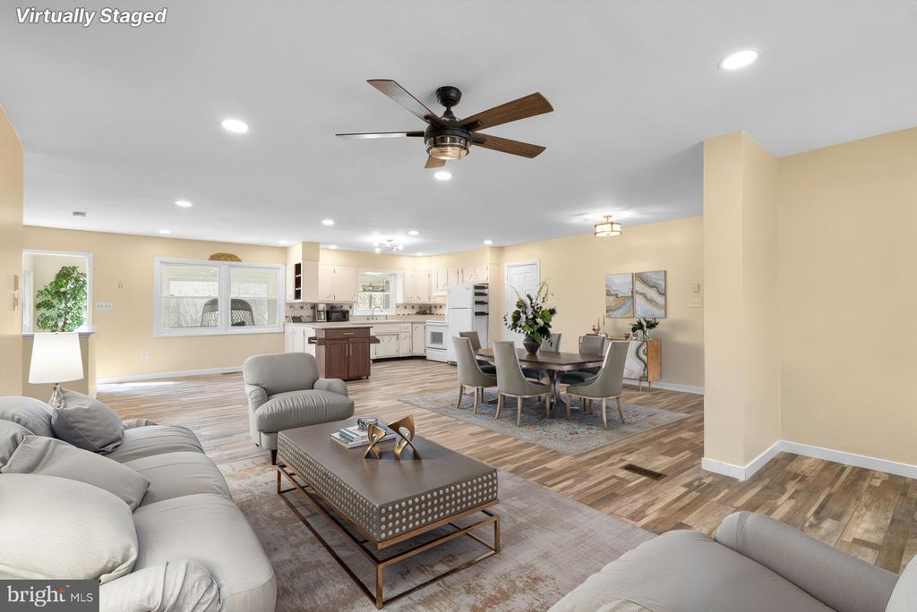 Image 3 of property listing at 278 VALERIE LN, Lusby, MD 20657