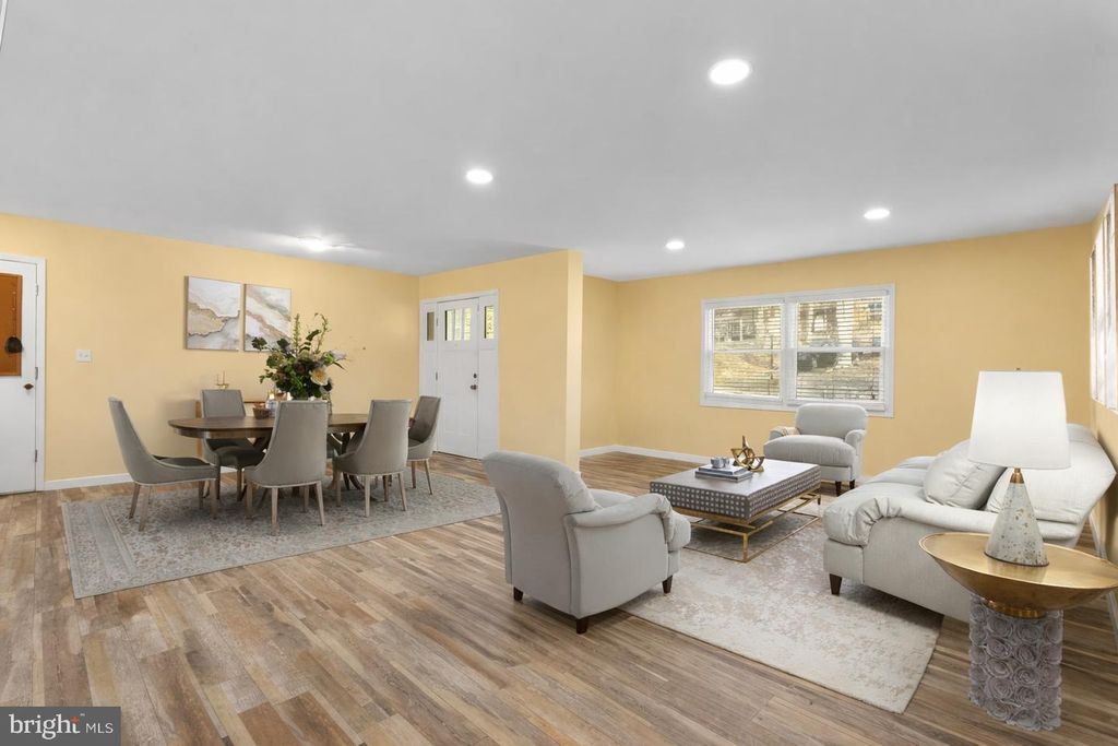 Image 4 of property listing at 278 VALERIE LN, Lusby, MD 20657