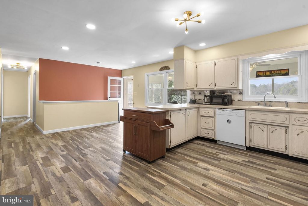 Image 6 of property listing at 278 VALERIE LN, Lusby, MD 20657