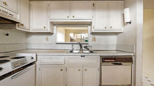 5021 W Oakland Park Blvd 312, Lauderdale Lakes, FL 33313