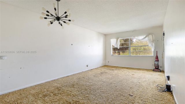 5021 W Oakland Park Blvd 312, Lauderdale Lakes, FL 33313